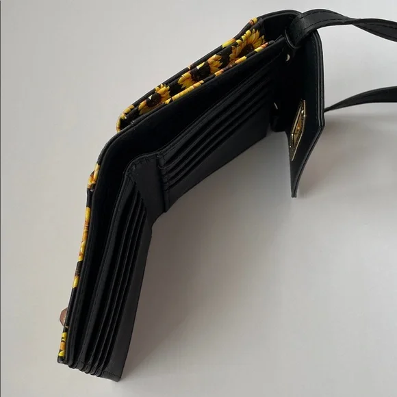 Sunflower Print Crossbody Bag. - Picture 3 of 4